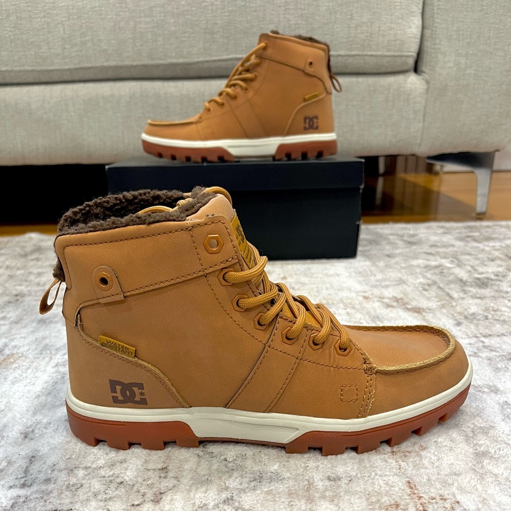 NWT Mens DC Boots - Size 8.5